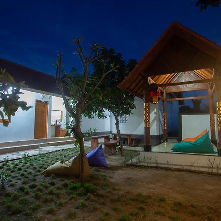 Lucky Hostel Batununggul Εξωτερικό φωτογραφία
