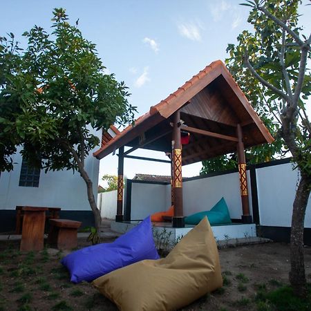 Lucky Hostel Batununggul Εξωτερικό φωτογραφία