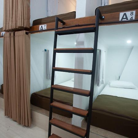 Lucky Hostel Batununggul Εξωτερικό φωτογραφία