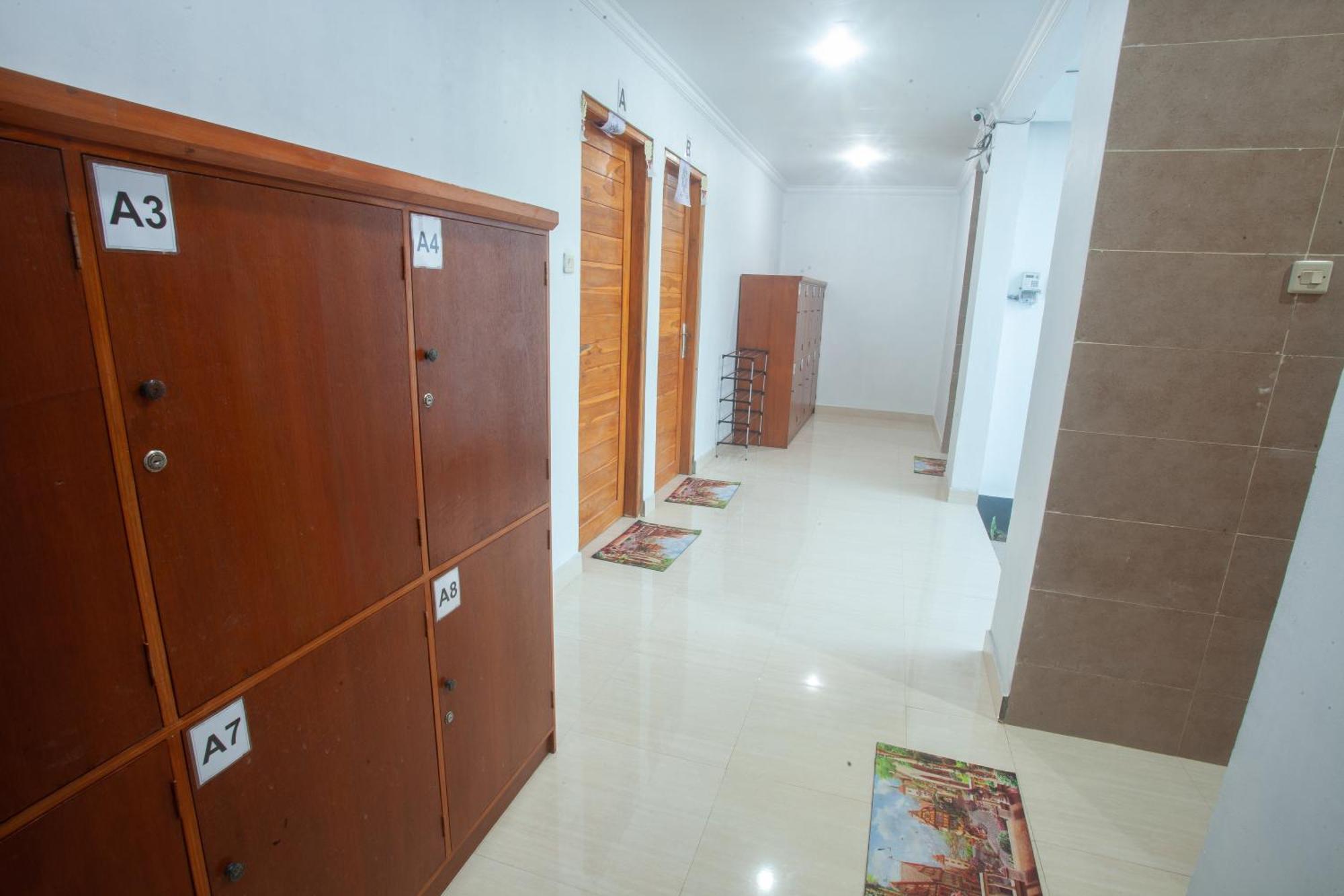 Lucky Hostel Batununggul Εξωτερικό φωτογραφία