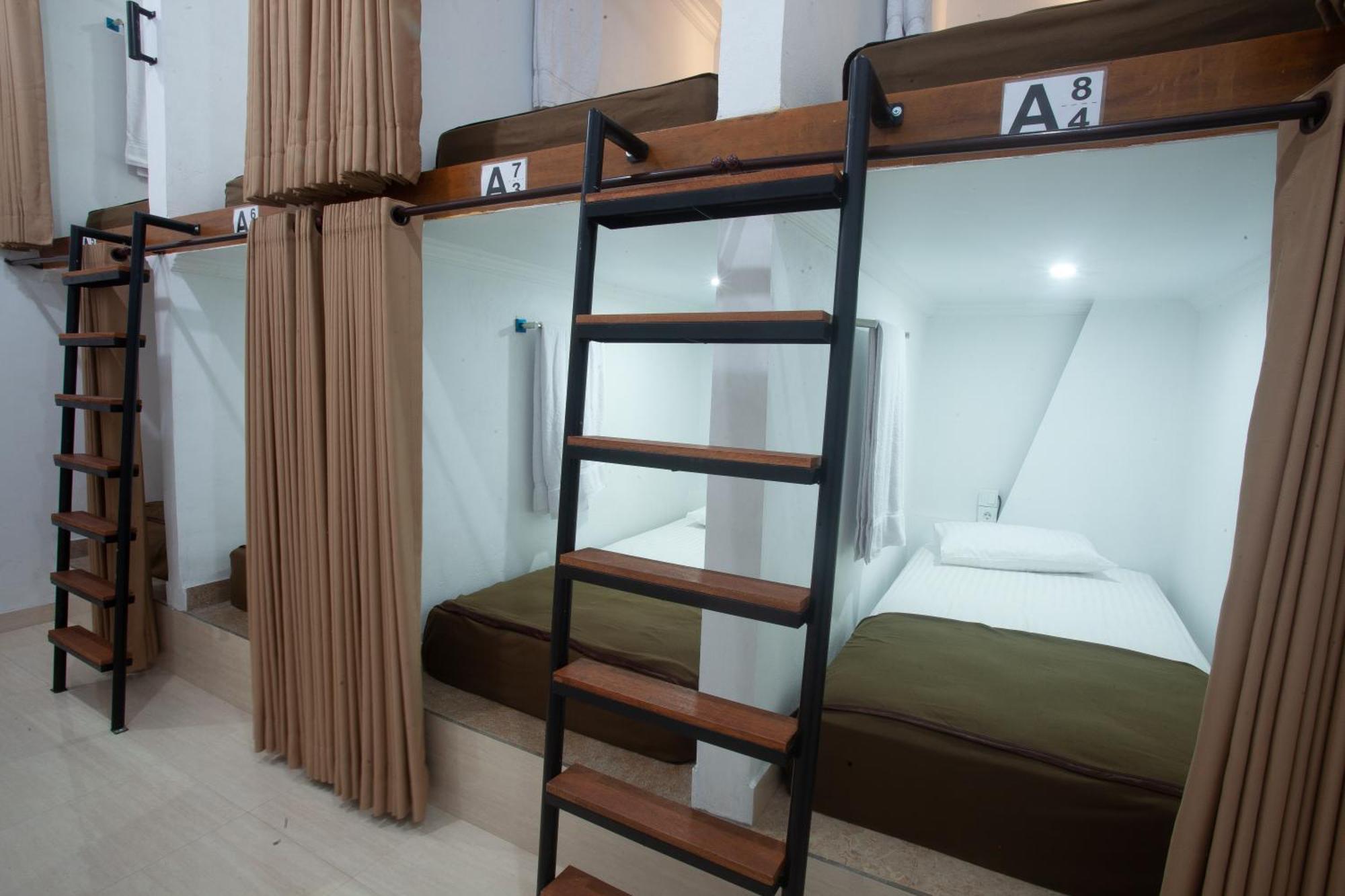 Lucky Hostel Batununggul Εξωτερικό φωτογραφία