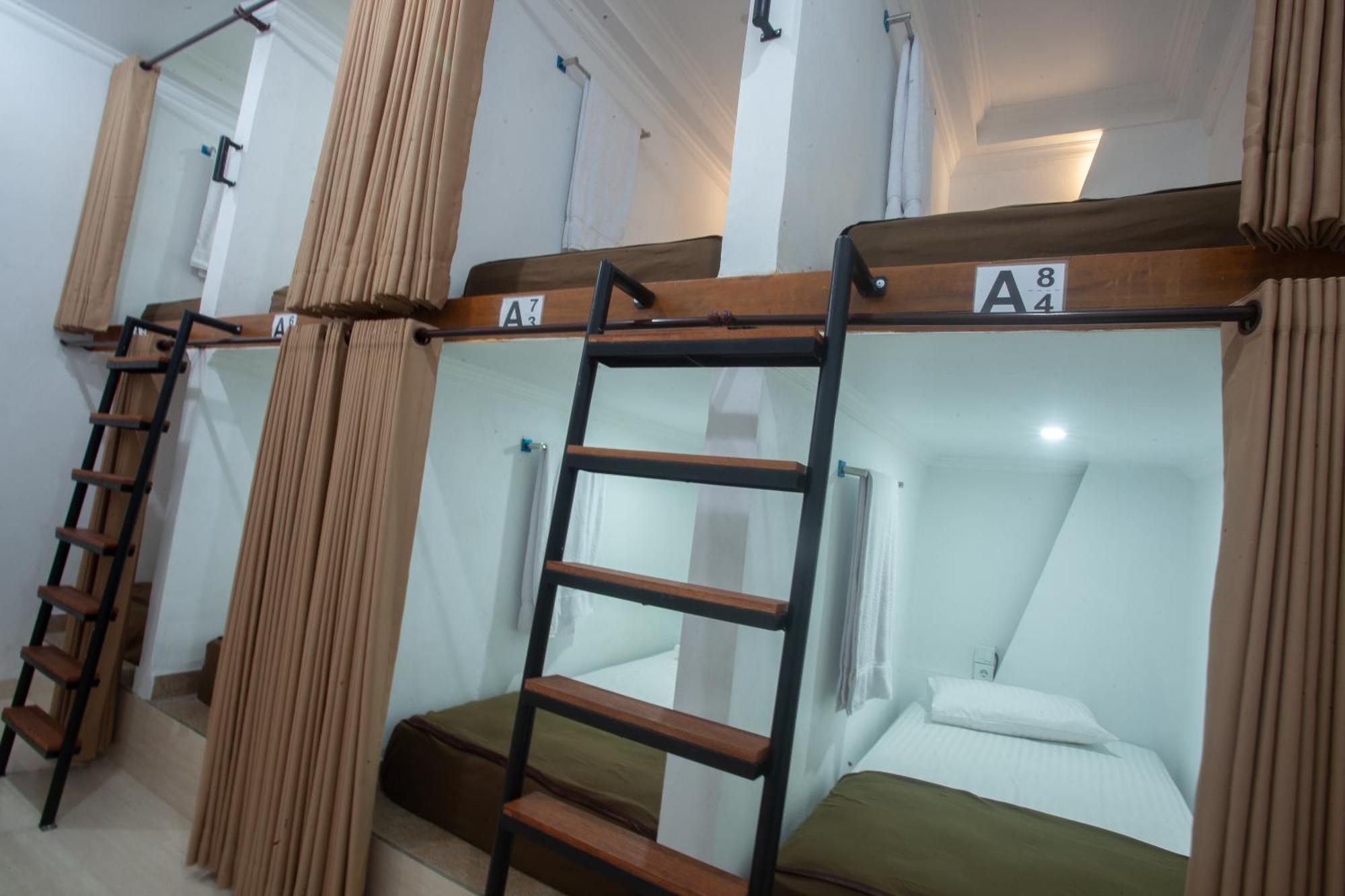 Lucky Hostel Batununggul Εξωτερικό φωτογραφία