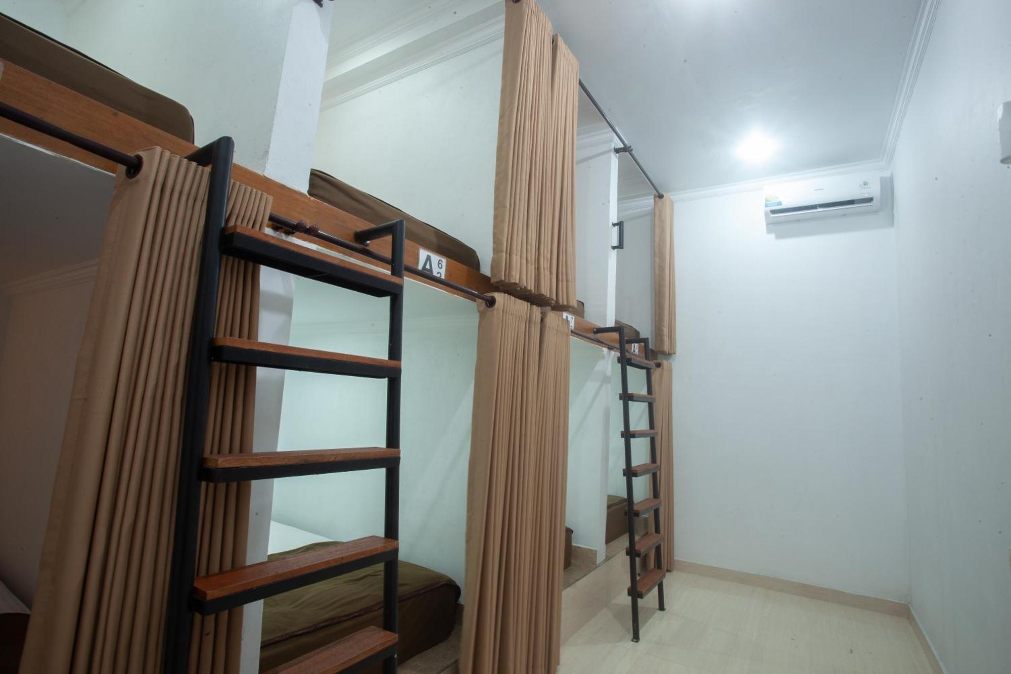 Lucky Hostel Batununggul Εξωτερικό φωτογραφία