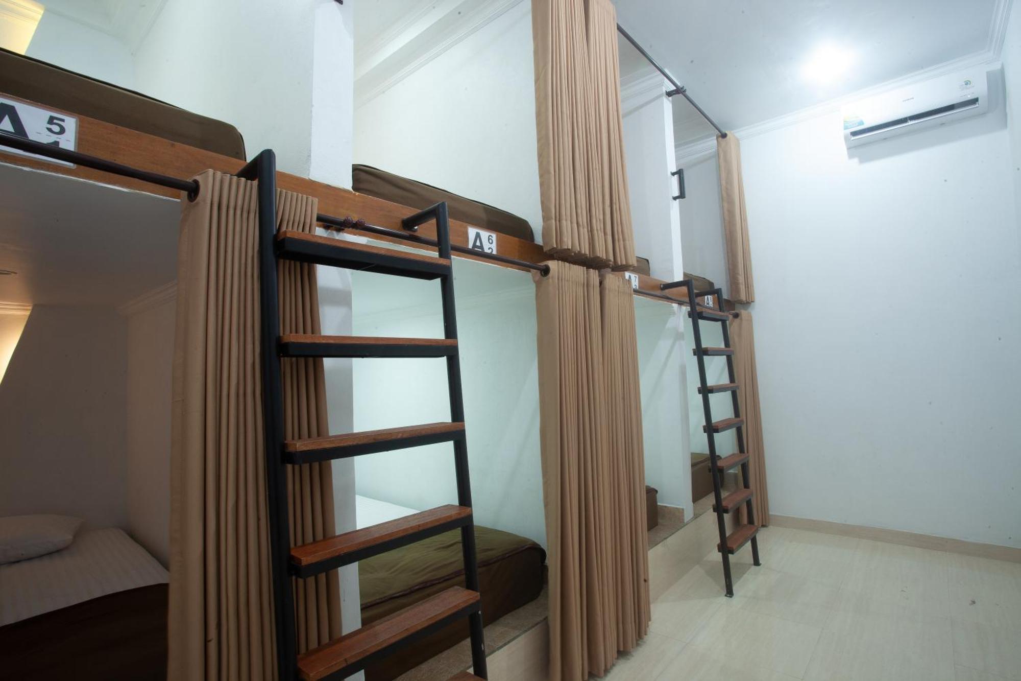 Lucky Hostel Batununggul Εξωτερικό φωτογραφία