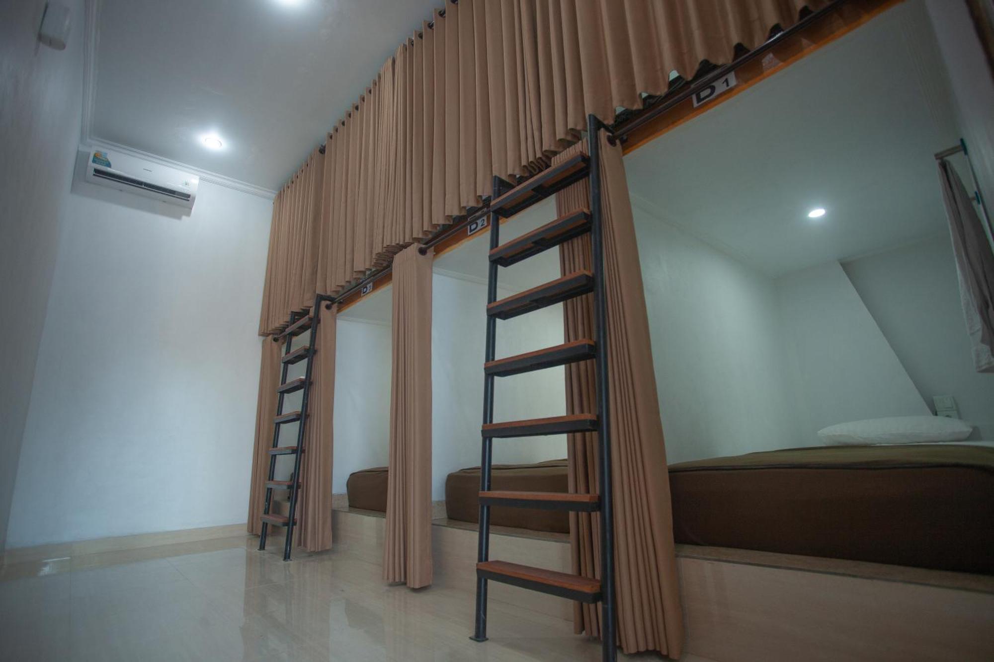 Lucky Hostel Batununggul Εξωτερικό φωτογραφία