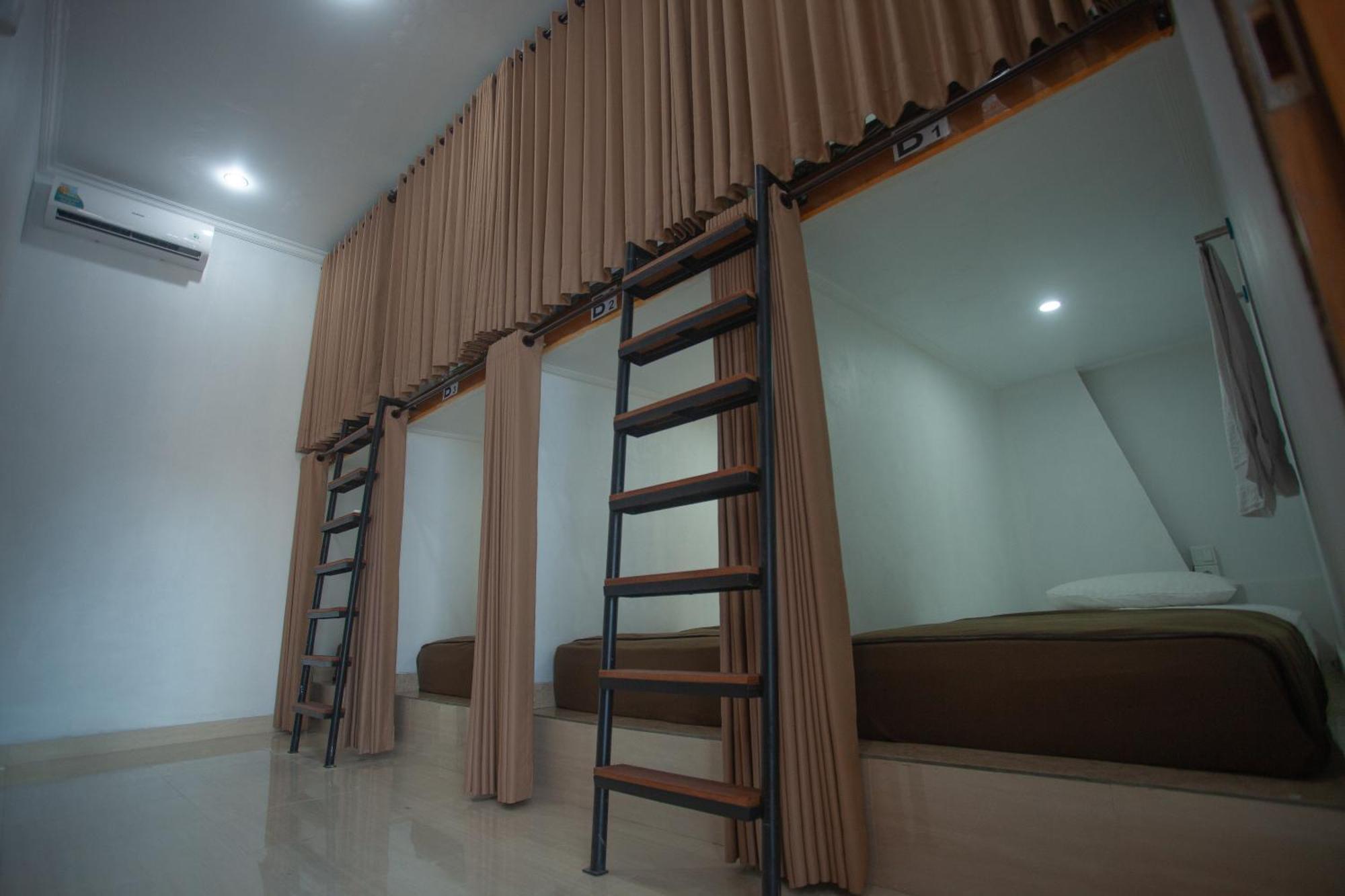Lucky Hostel Batununggul Εξωτερικό φωτογραφία
