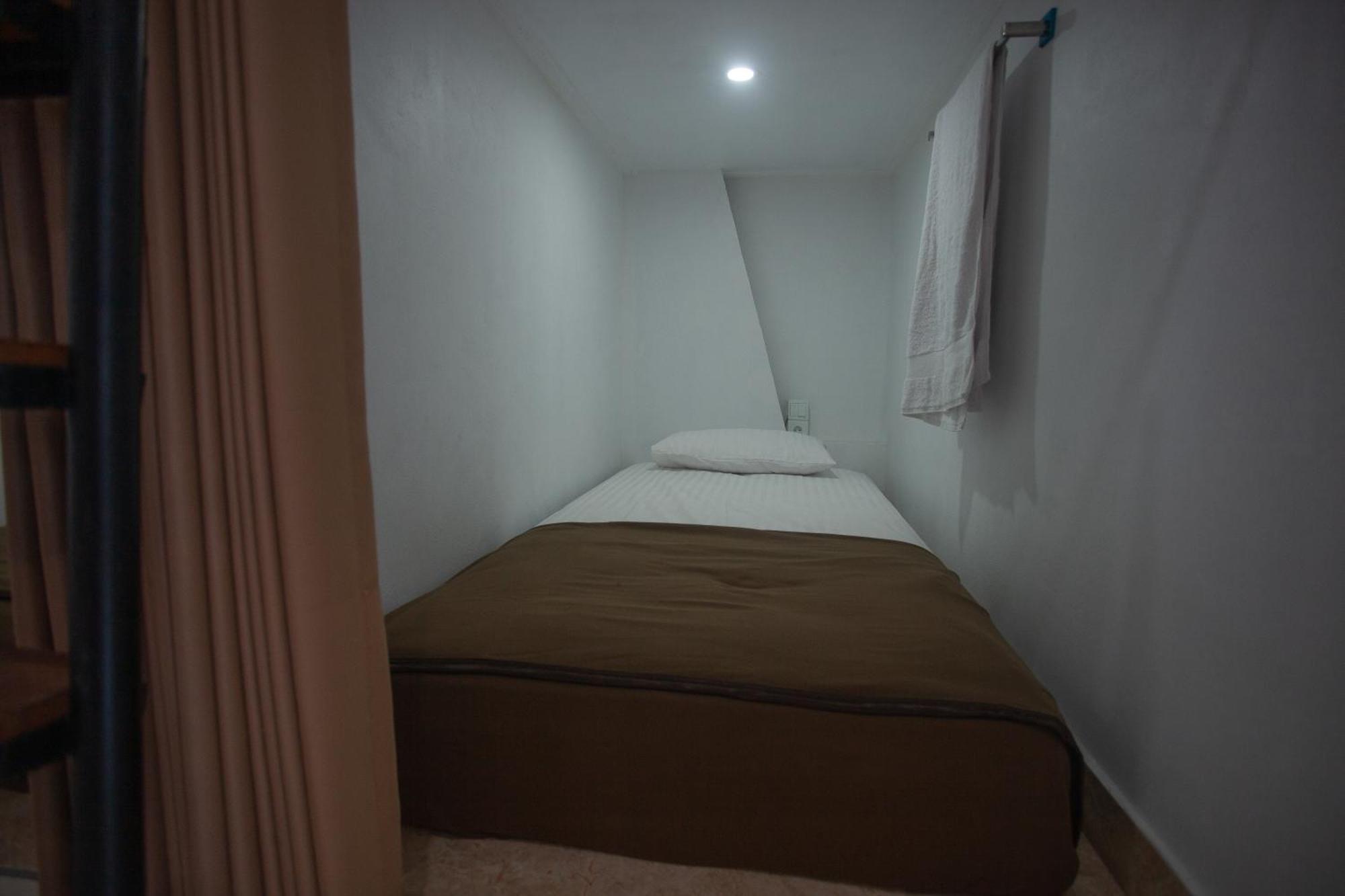 Lucky Hostel Batununggul Εξωτερικό φωτογραφία