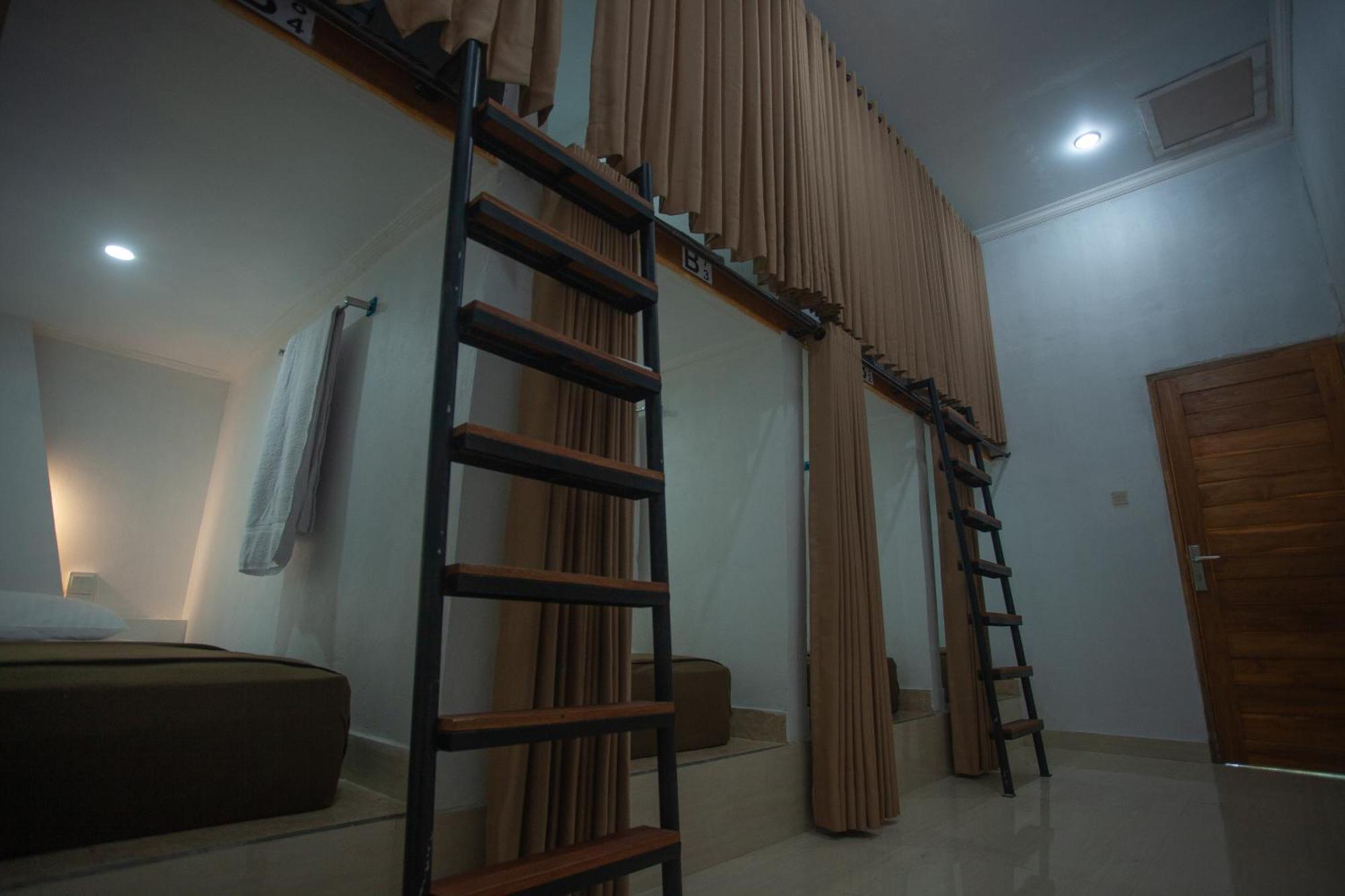 Lucky Hostel Batununggul Εξωτερικό φωτογραφία