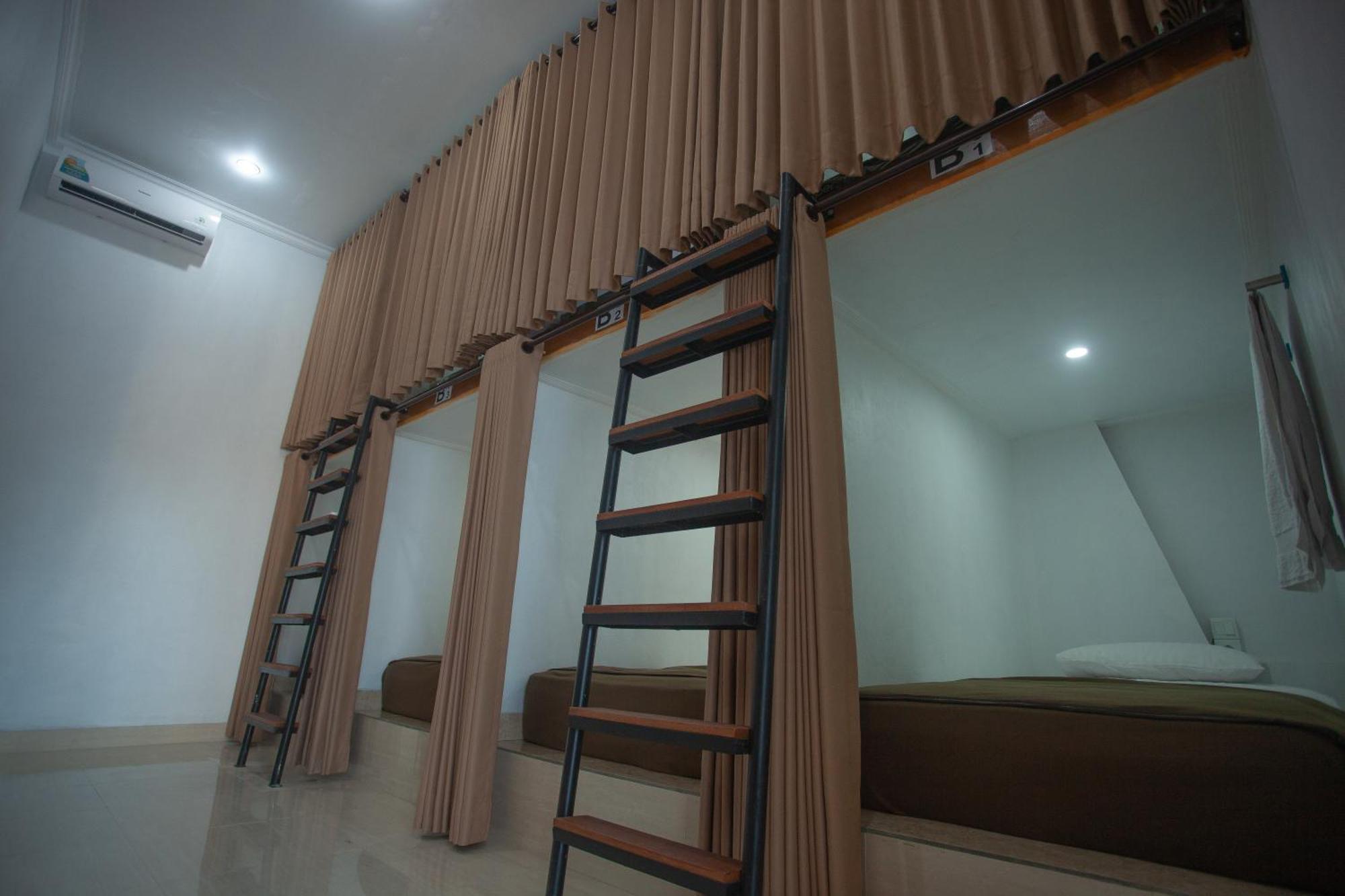 Lucky Hostel Batununggul Εξωτερικό φωτογραφία