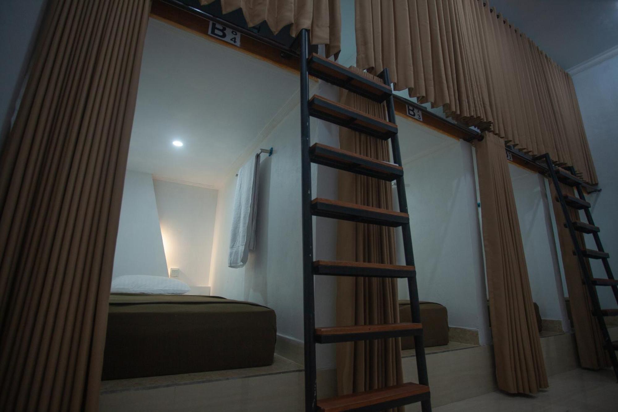 Lucky Hostel Batununggul Εξωτερικό φωτογραφία