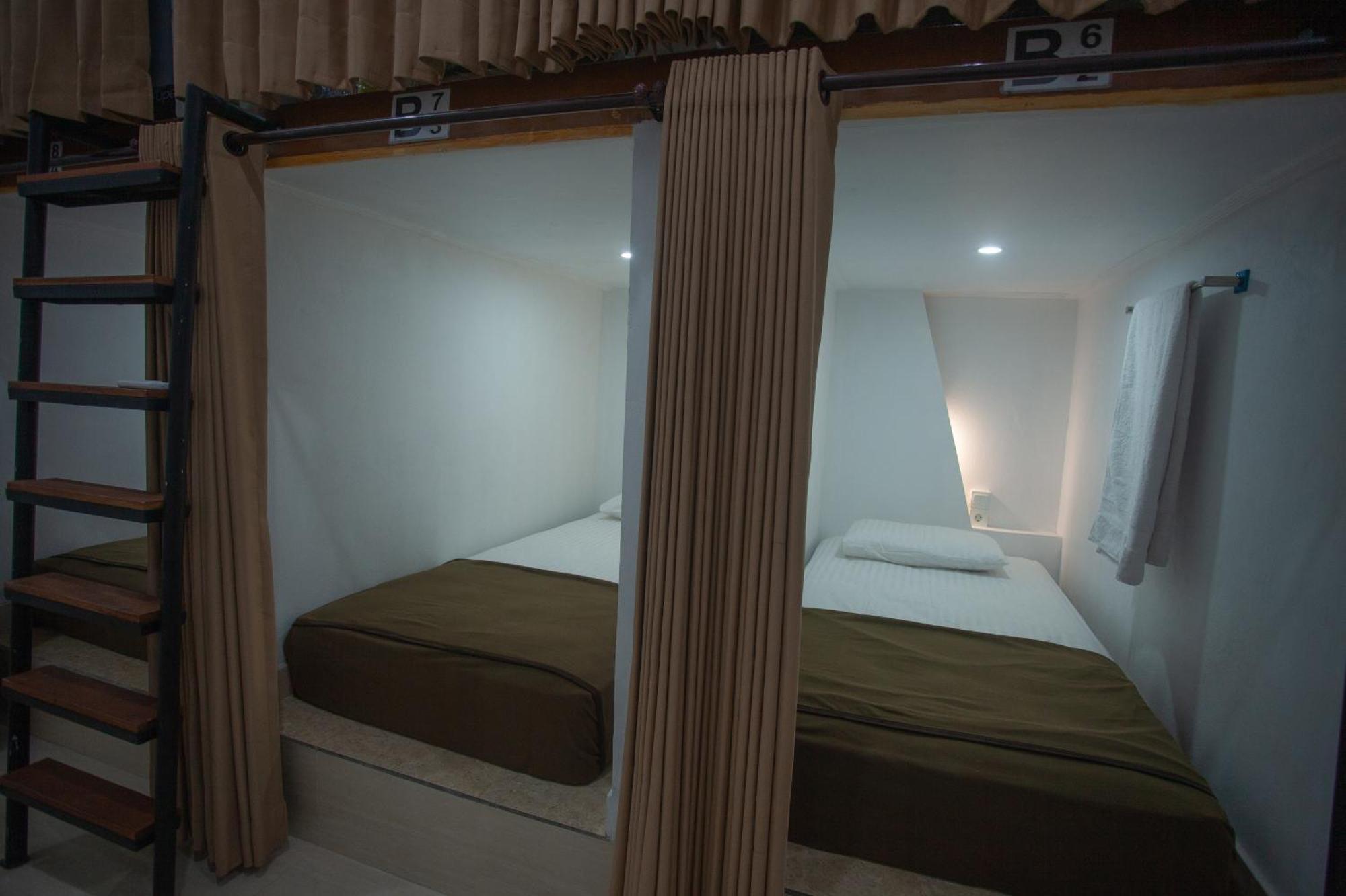 Lucky Hostel Batununggul Εξωτερικό φωτογραφία