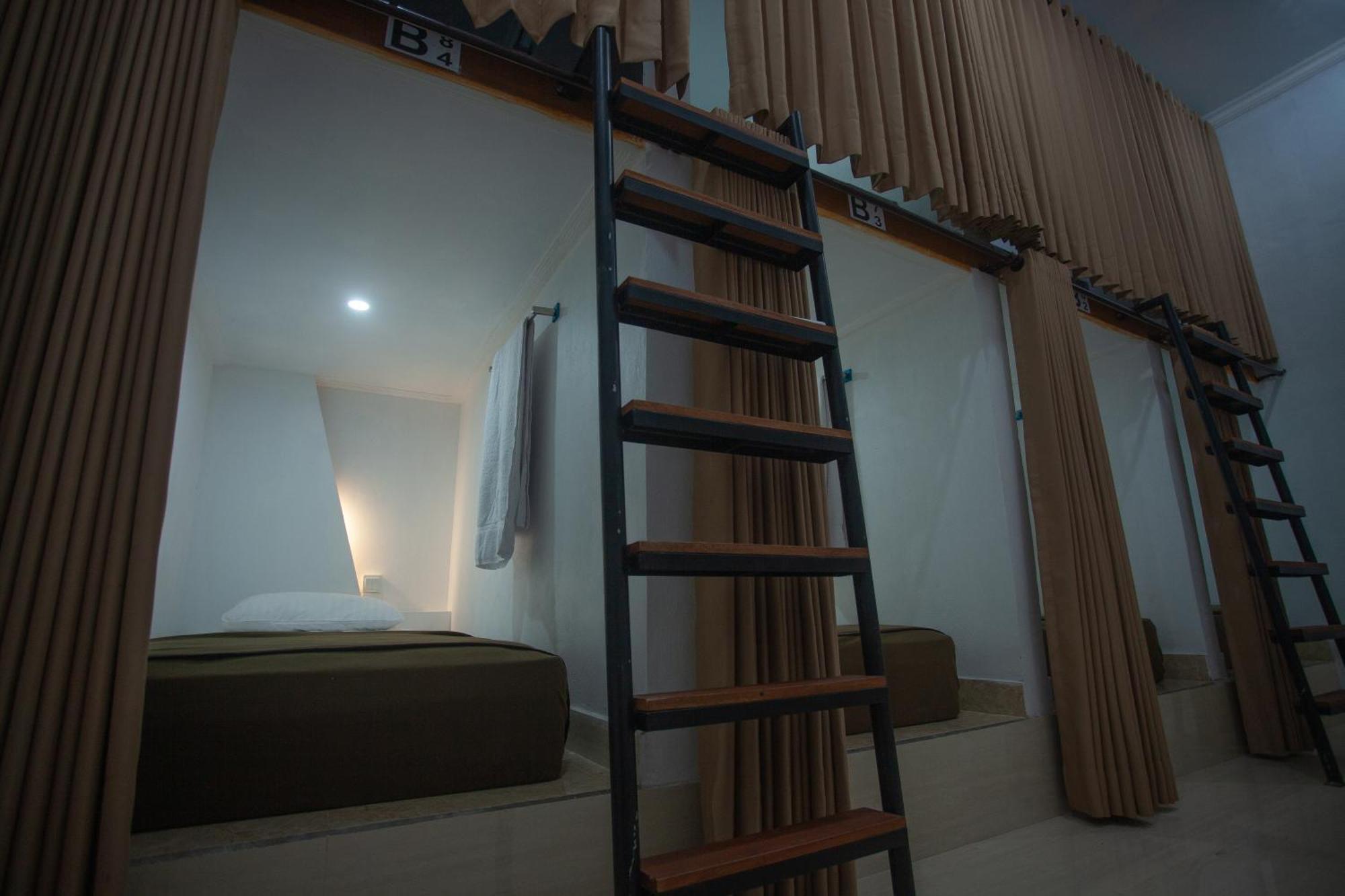 Lucky Hostel Batununggul Εξωτερικό φωτογραφία