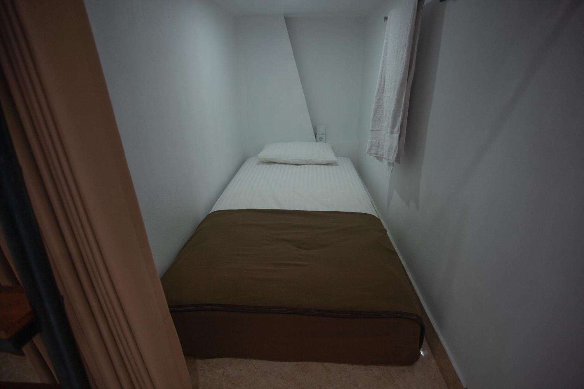Lucky Hostel Batununggul Εξωτερικό φωτογραφία